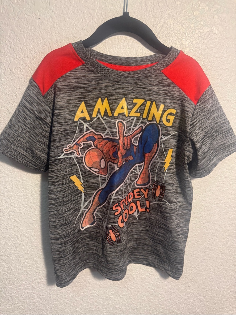 Marvel Gray & Red Spider-Man 'Amazing' Graphic Tee